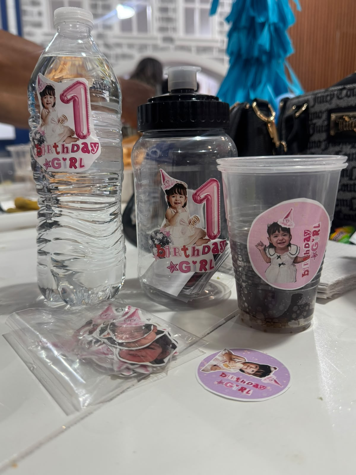 Botella, termo y vaso decorados con stickers Birthday Girl