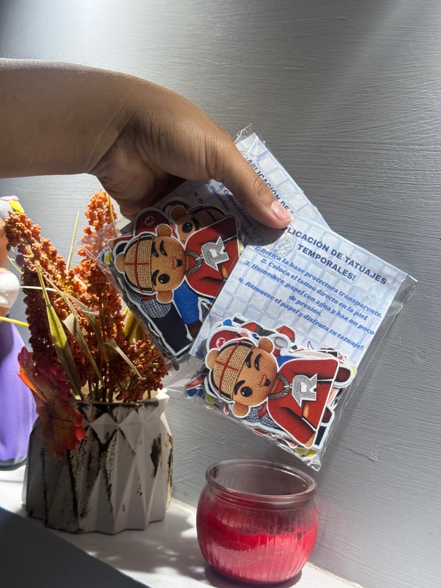 Paquete con stickers y tatuajes temporales personalizados